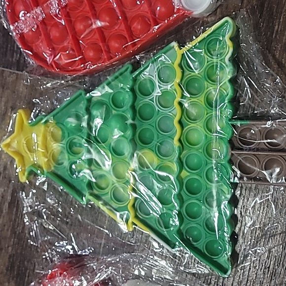 New, Christmas 🎄 Pop It Bundle - Picture 3 of 4